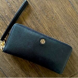 Tory Burch Continental Full Zip Wallet Black!!!!!